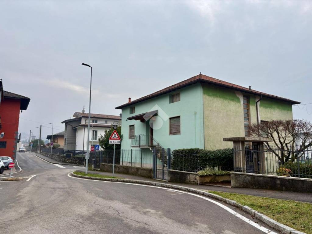 Casa indipendente a Gandino in Via Milano, 8 - Foto 4