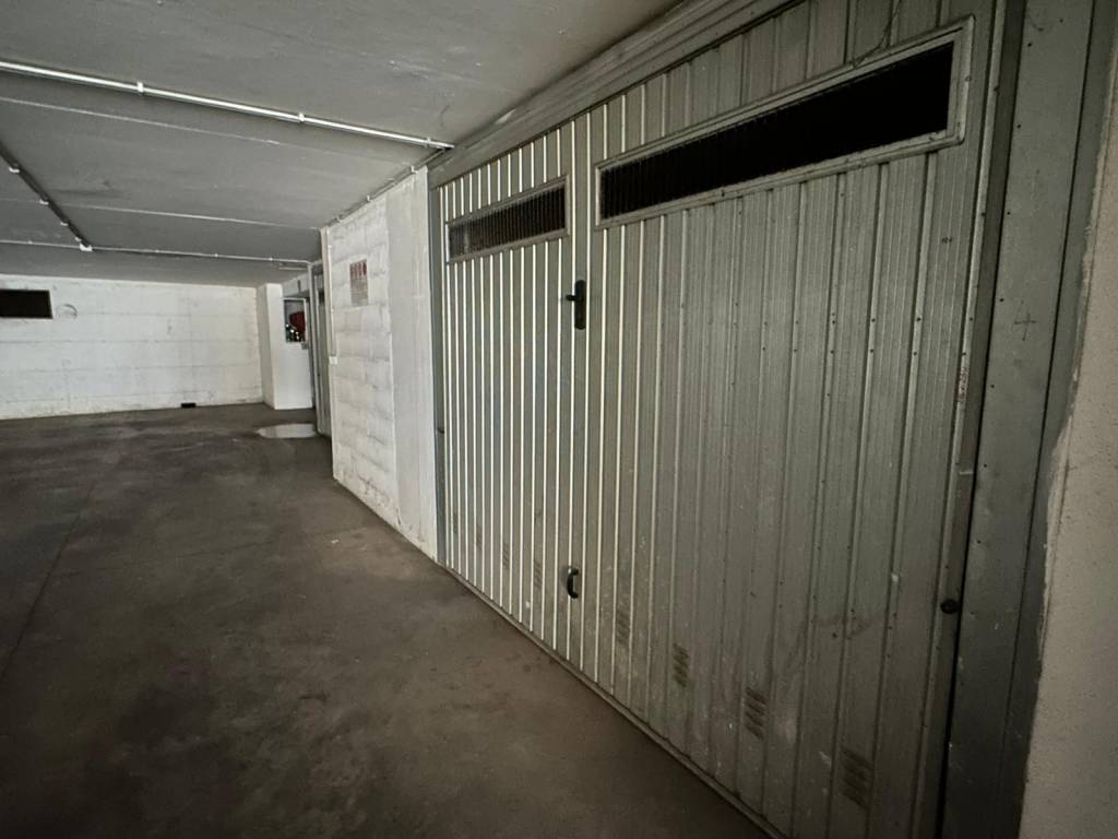 Box / garage a Guidonia montecelio in Via Caio Cestio, 33 - Foto 3