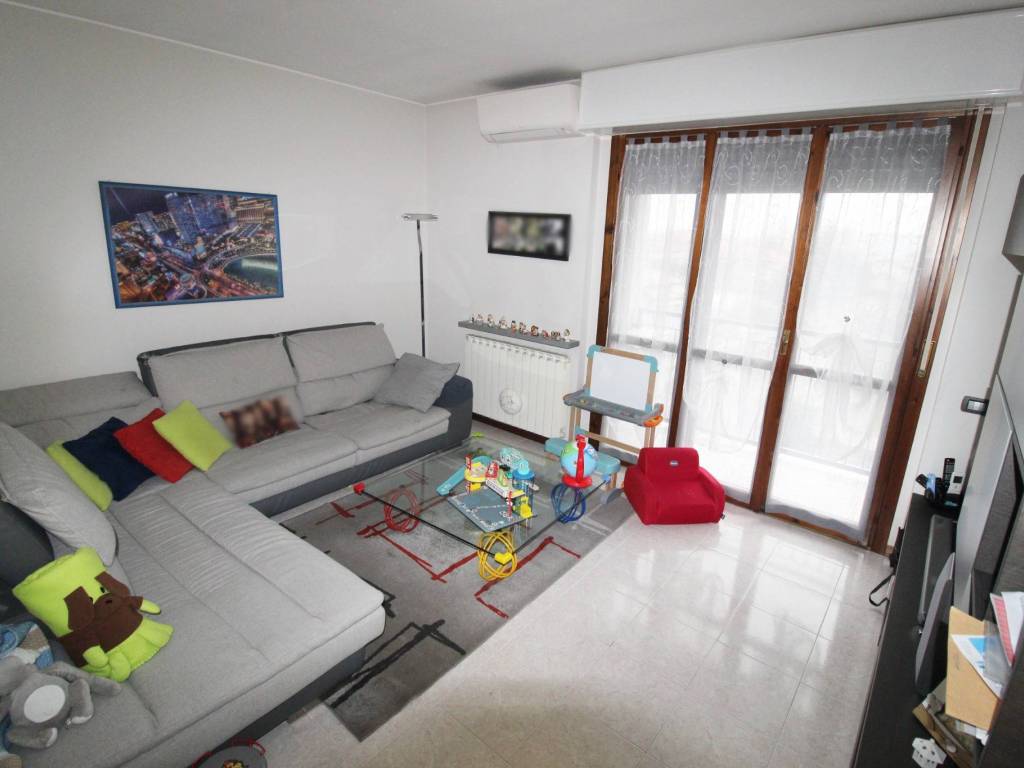 Appartamento a Gorla minore in Via Roma, 11 - Foto 2