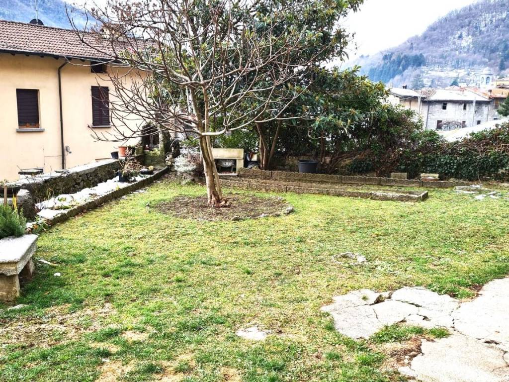 Appartamento a Valbrona in Via per Valbrona, 16 - Foto 4