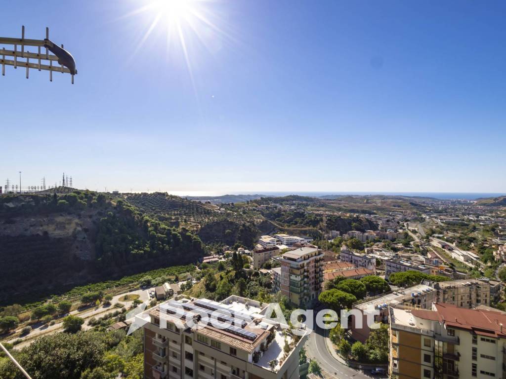 Appartamento a Catanzaro in Via Francesco Cilea, 25 - Foto 2