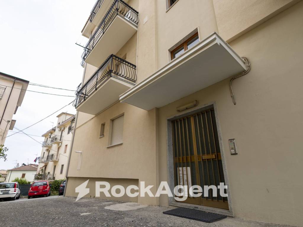 Appartamento a Catanzaro in Via Aquileia, 39 - Foto 2