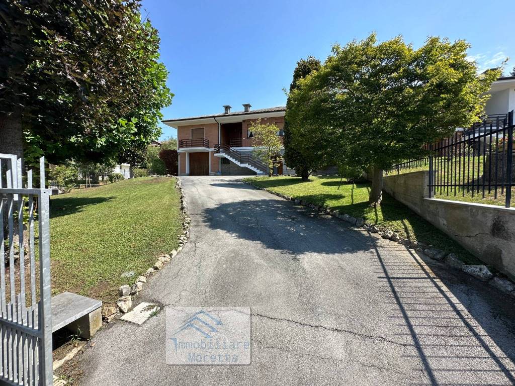 Villa a Diano d'alba in Via Alba Cortemilia, 27 - Foto 2