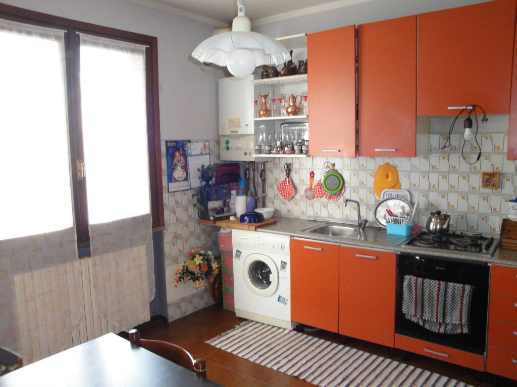 Appartamento a Borgomanero in Via Eugenio Montale - Foto 3