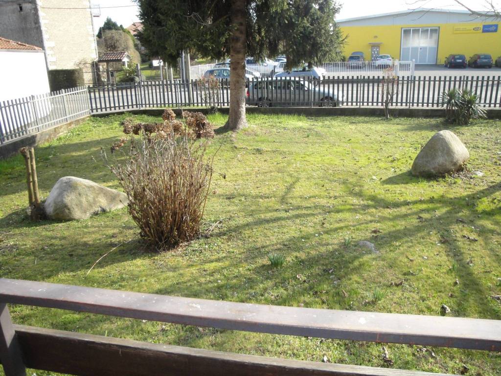 Appartamento a Borgomanero in Via Eugenio Montale - Foto 5