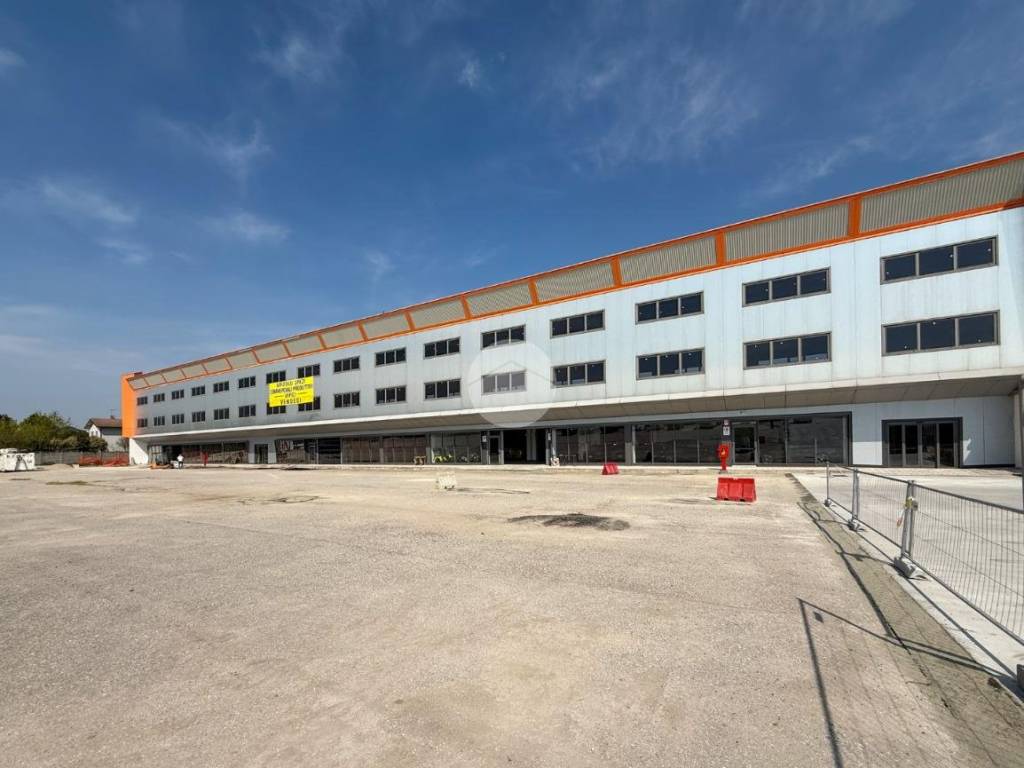 Immobile a Porto mantovano in Strada Statale Goitese, 236 - Foto 2