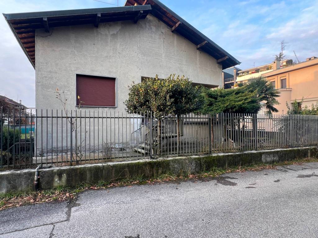 Villa a Mariano comense in Via Giovanni Amendola, 11 - Foto 2