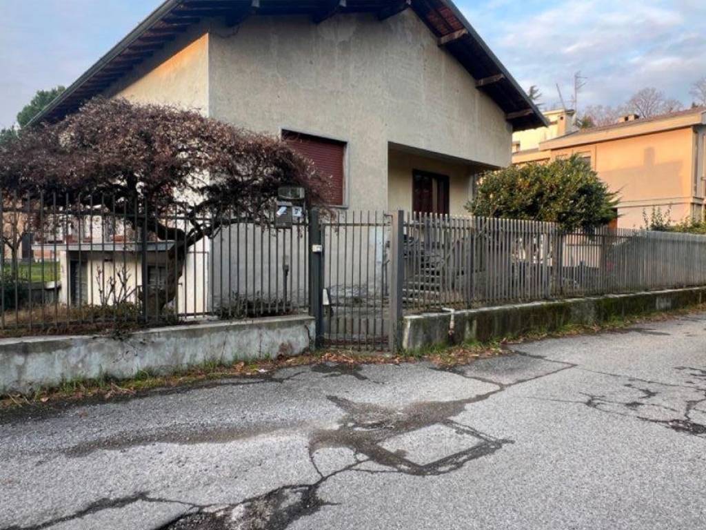 Villa a Mariano comense in Via Giovanni Amendola, 11 - Foto 4