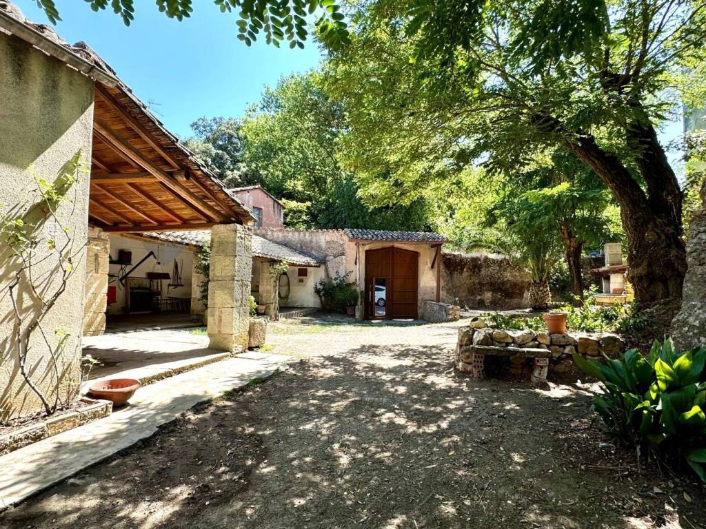 Casa indipendente a Laconi in Via Sebastiano Satta, 5 - Foto 5