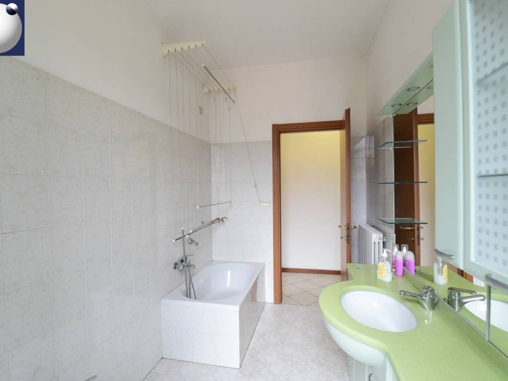 Appartamento a Erba in Via Giacomo Leopardi - Foto 5