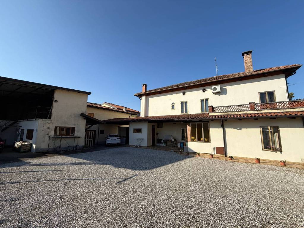 Villa a Buttrio in Via Divisione Julia, 35 - Foto 2