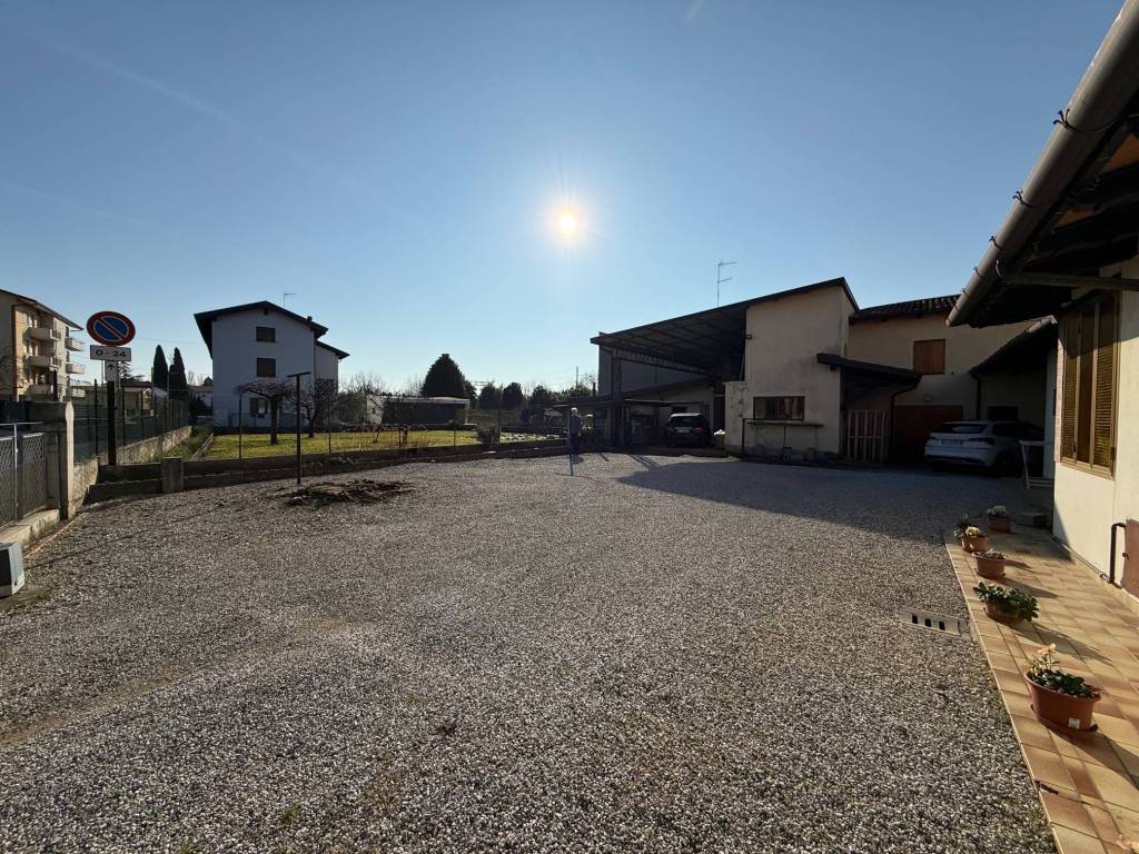 Villa a Buttrio in Via Divisione Julia, 35 - Foto 3