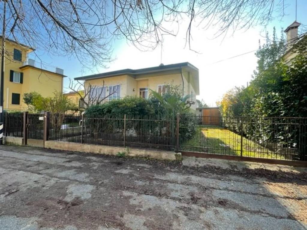 Villa a Treviso in Via Lancieri Di Novara - Foto 2