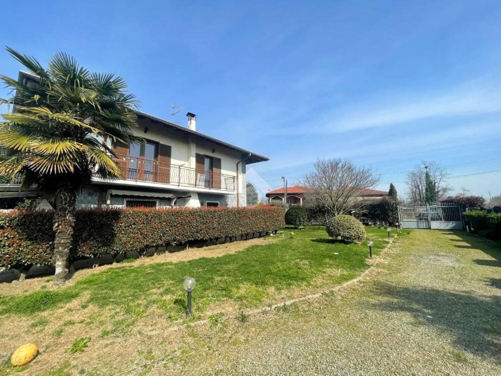 Villa a Momo in Via Moretta, 8 - Foto 2