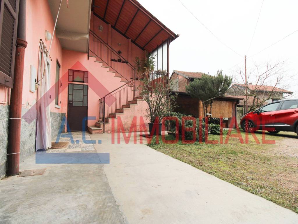 Casa indipendente a Vergiate in Via Felice Cavallotti, 6 - Foto 2
