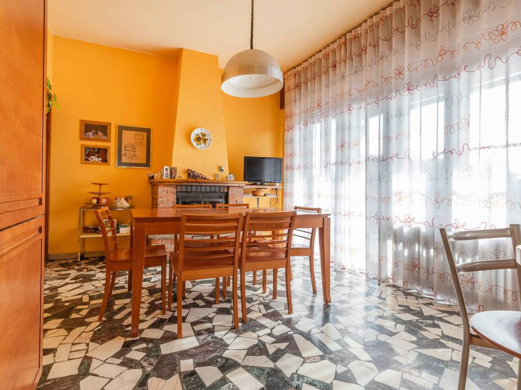 Villa a Cislago in Via Camillo Benso di Cavour, 662 - Foto 2