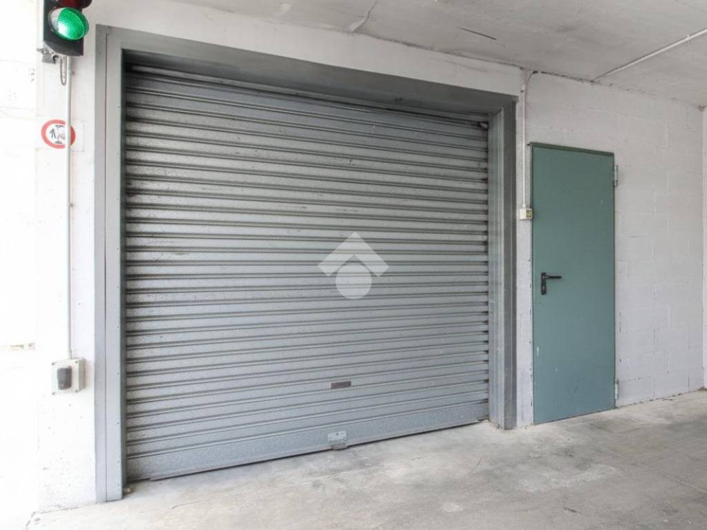 Box / garage a Alba adriatica in Via Ercole Falò, 9 - Foto 2