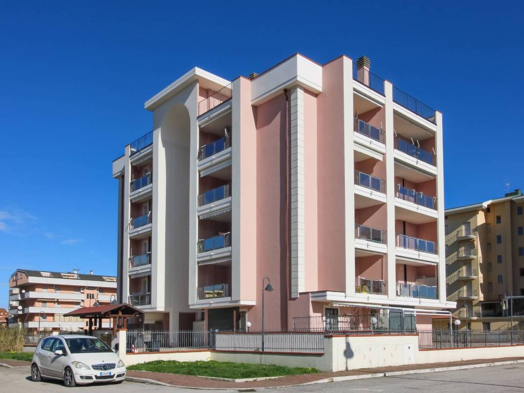 Box / garage a Alba adriatica in Via Ercole Falò, 9 - Foto 3