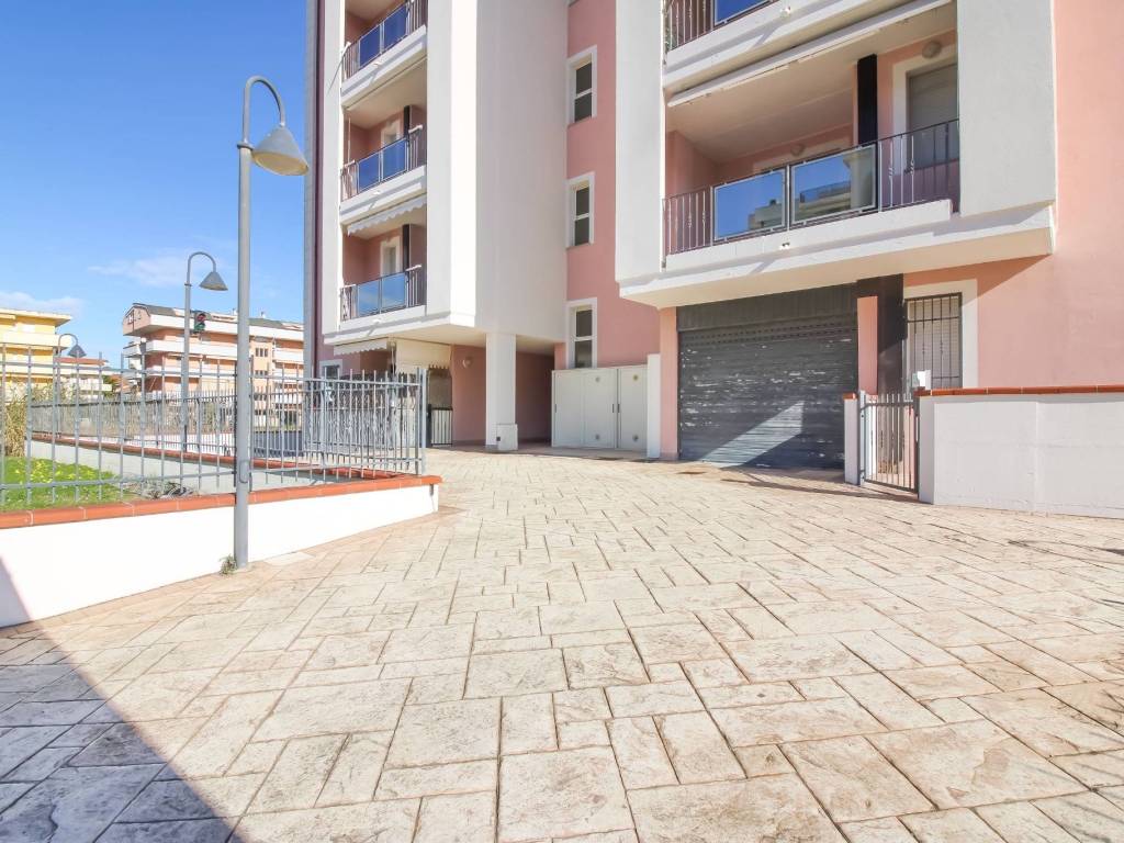 Box / garage a Alba adriatica in Via Ercole Falò, 9 - Foto 4