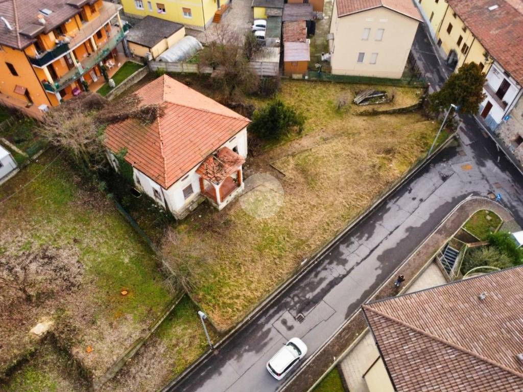 Villa a Credaro in Via C. Battisti - Foto 2