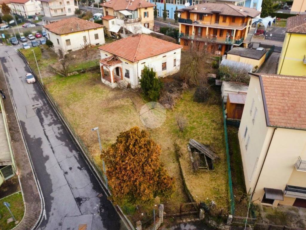 Villa a Credaro in Via C. Battisti - Foto 3