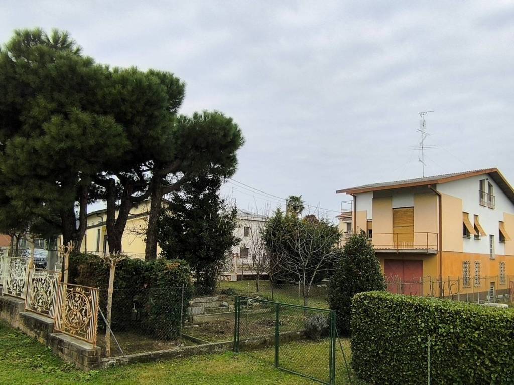 Villa a Cavaria con premezzo in Via Alcide De Gasperi, 442 - Foto 3