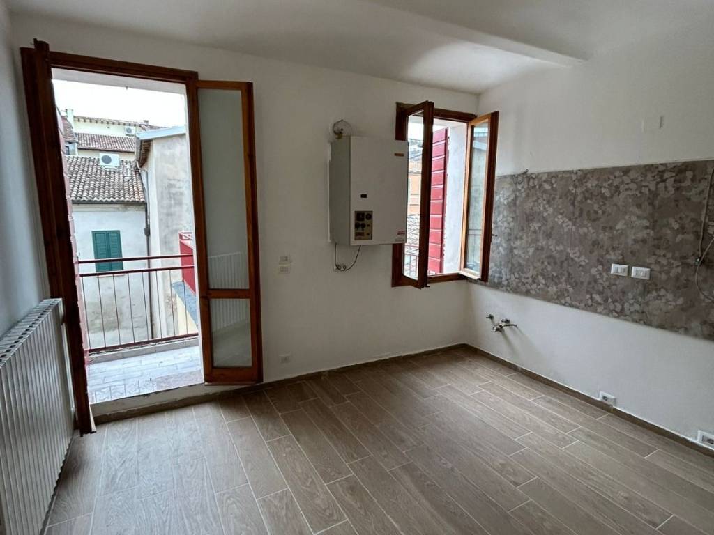 Appartamento a Mirandola in Via Curtatone - Foto 4