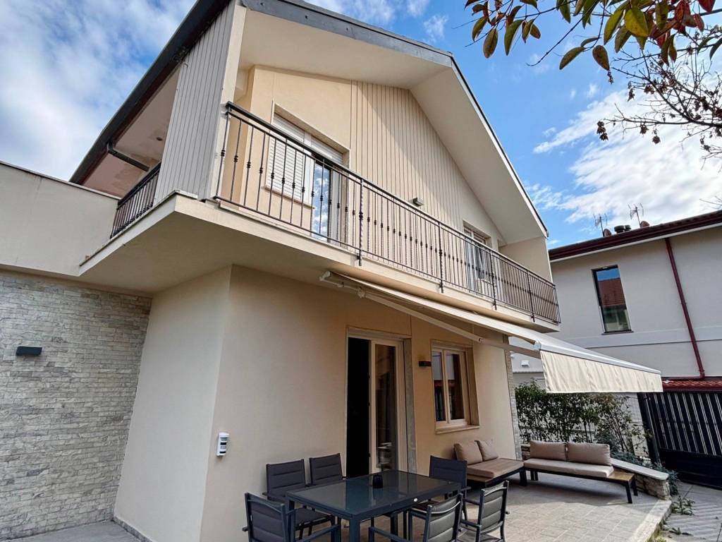 Villa a Forte dei marmi in Via Giuseppe Mazzini, 78 - Foto 2