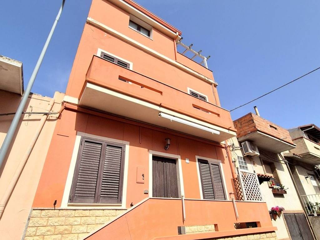 Appartamento a Gonnesa in Via 1 Maggio - Foto 2