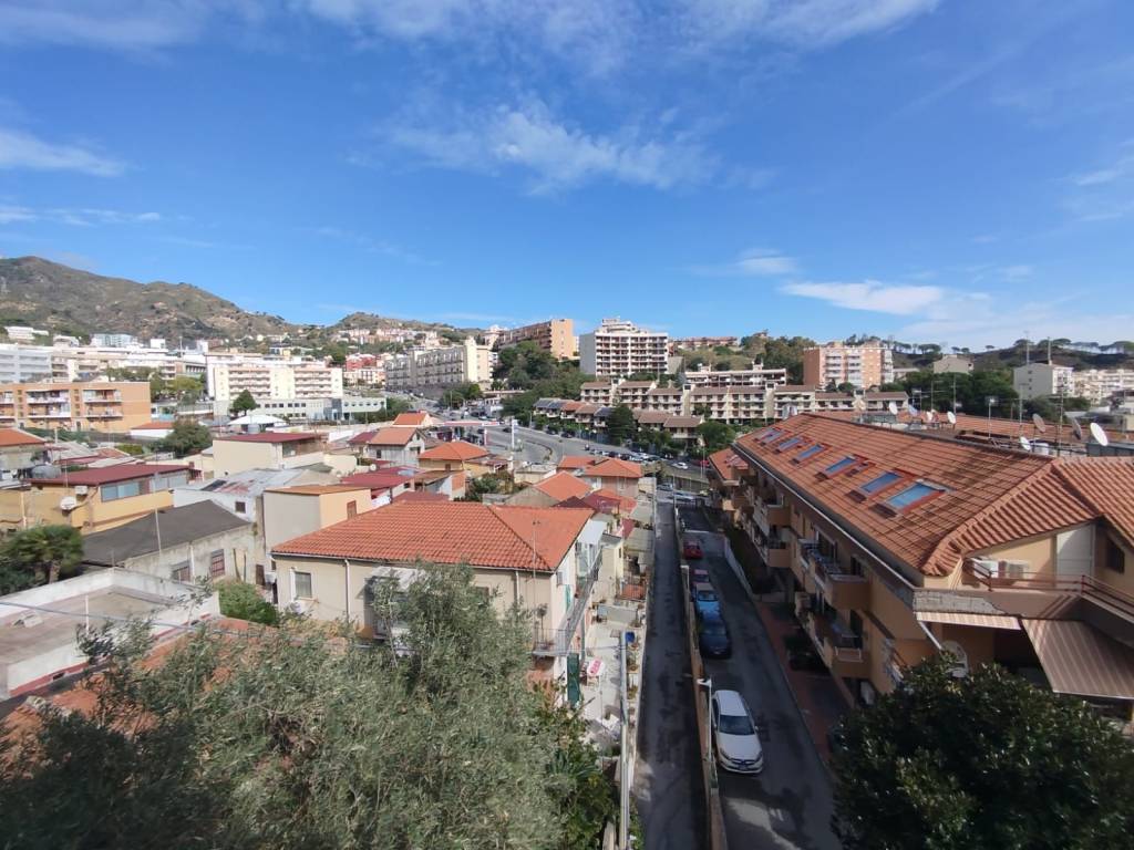 Appartamento a Messina in Via Trieste Santissima Annunziata - Foto 2