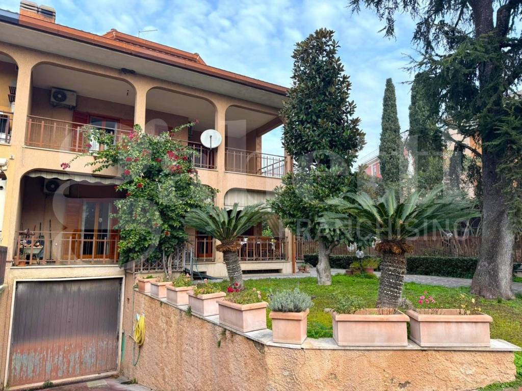Villa a Marino in viale della Repubblica , 178 - Foto 3