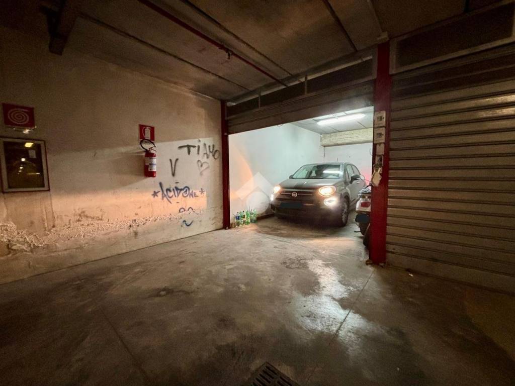 Box / garage a Castellammare di stabia in Via Enrico de Nicola, 33 - Foto 4