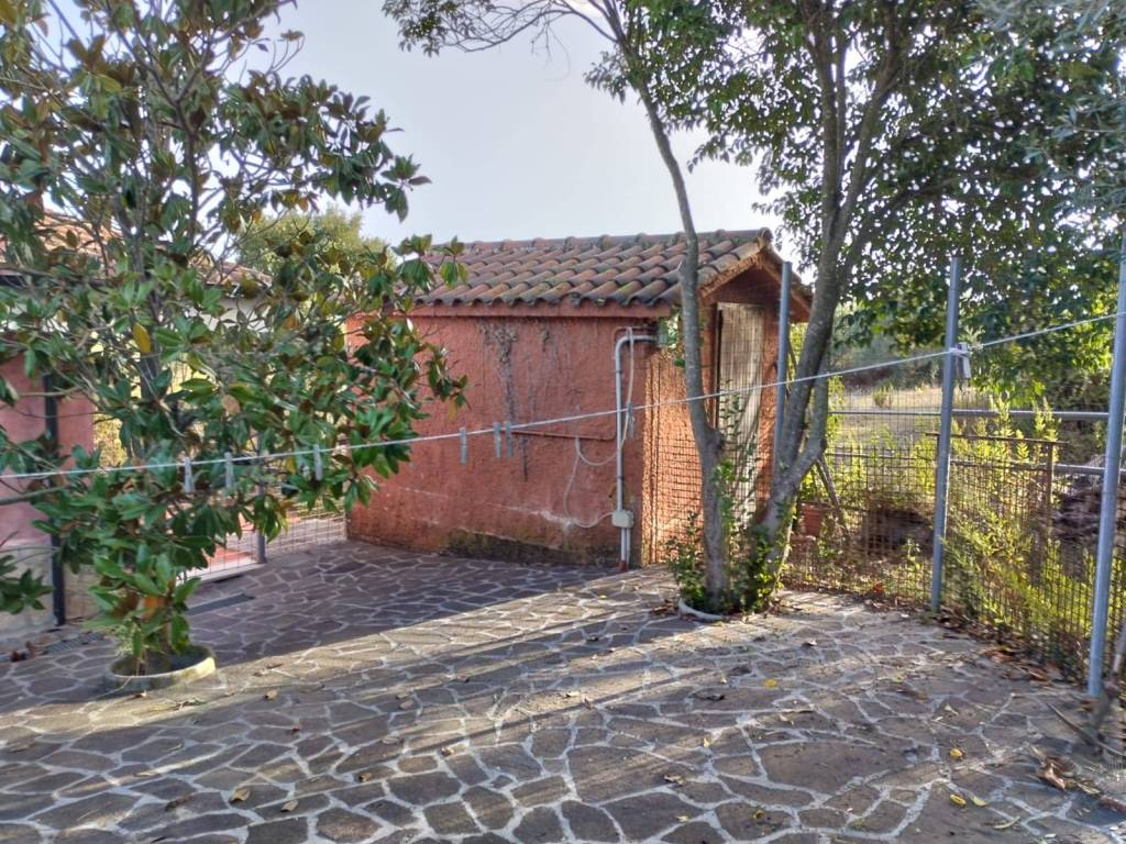 Villa a Aprilia in Via Savuto - Foto 2