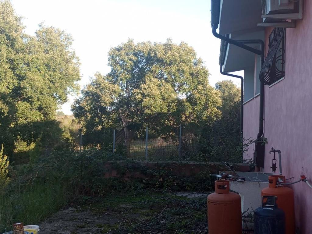 Villa a Aprilia in Via Savuto - Foto 5