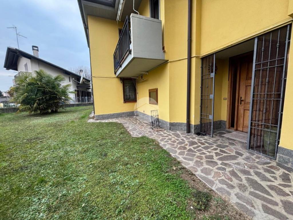 Villa a Romano di lombardia in Via XXV Aprile, 39 - Foto 2