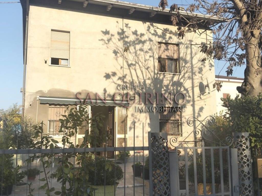 Villa a Mirandola in VIA VALLI, 130 - Foto 2