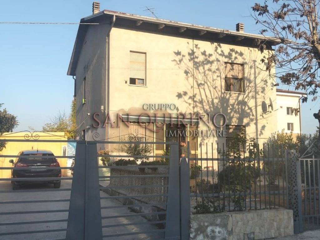 Villa a Mirandola in VIA VALLI, 130 - Foto 3