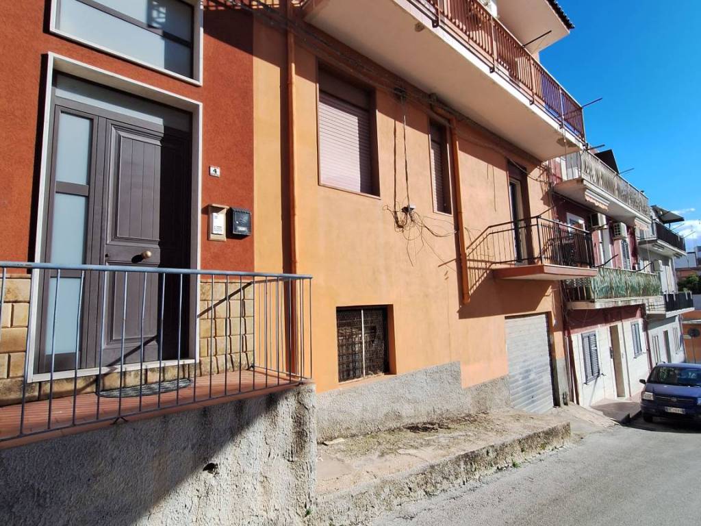 Appartamento a Priolo gargallo in VIA SAN MARTINO DELLA BATTAGLIA, 4 - Foto 2