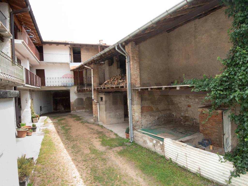 Rustico / casale a Cantello in VIA CAVOUR, 42 - Foto 2