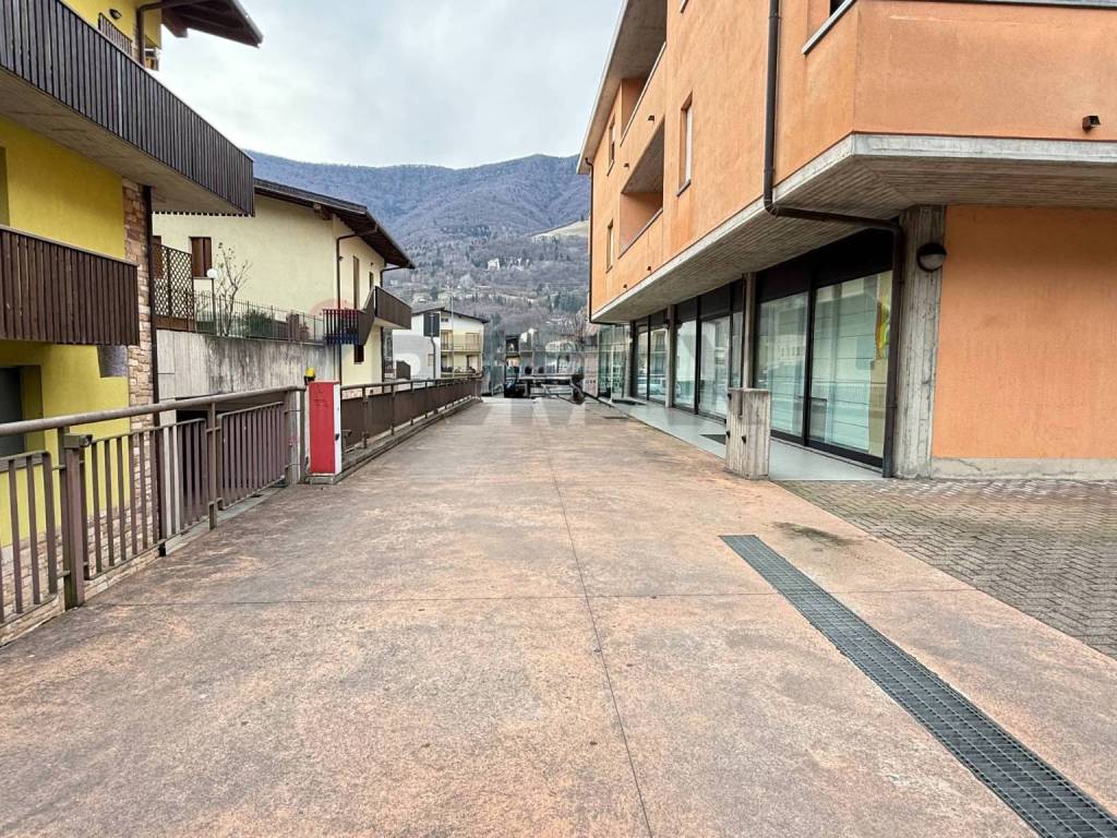 Box / garage a Endine gaiano in Via del Tonale e della Mendola - Foto 2