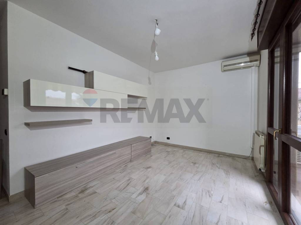 Appartamento a Gallarate in Via Monte Nero, 21 - Foto 2