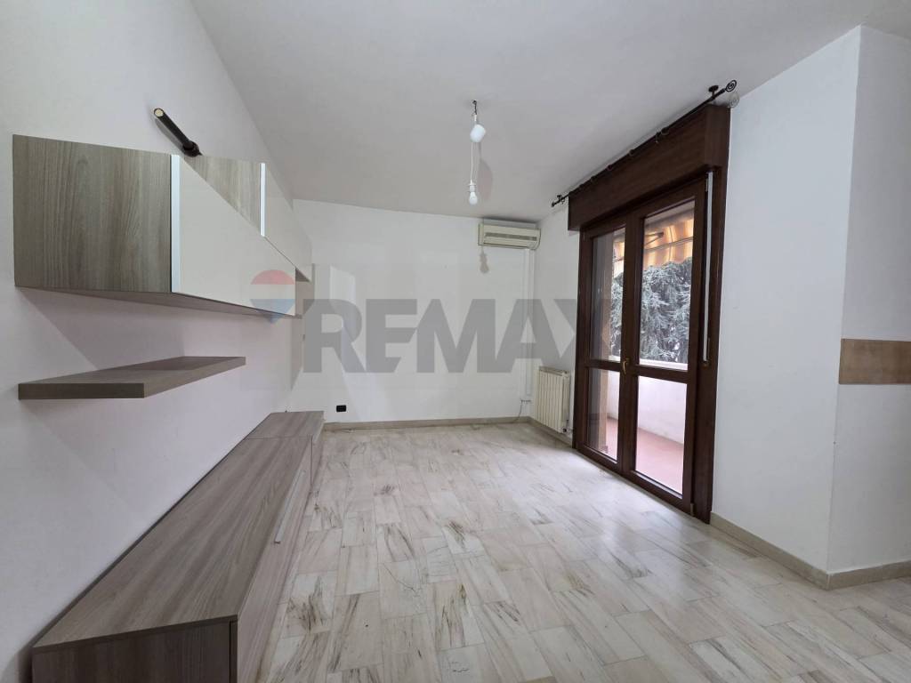 Appartamento a Gallarate in Via Monte Nero, 21 - Foto 3