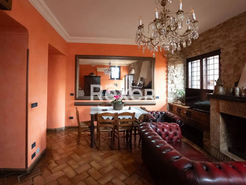 Casa indipendente a Priverno in Via Federico Zaccaleoni, 32 - Foto 2