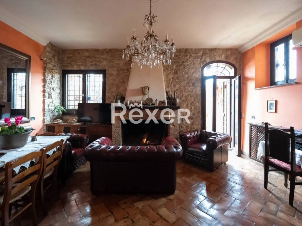 Casa indipendente a Priverno in Via Federico Zaccaleoni, 32 - Foto 3