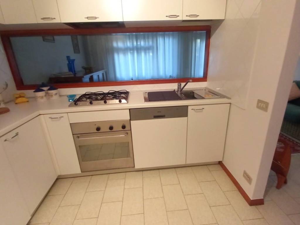Appartamento a Camaiore in Viale Cristoforo Colombo, - Foto 2