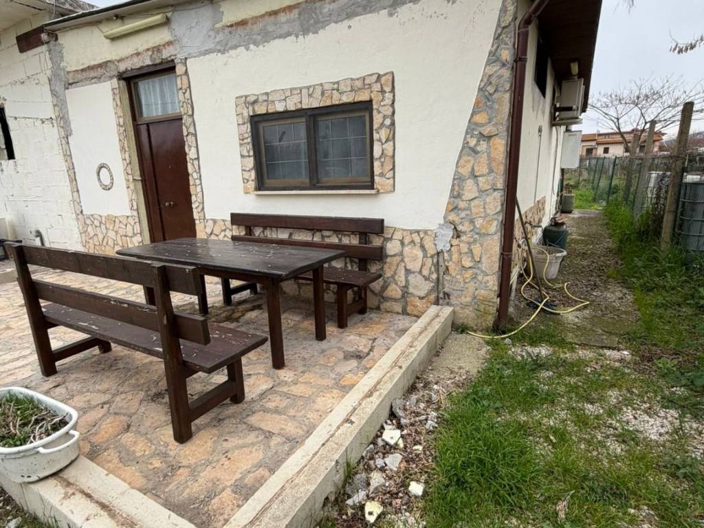 Villa a Cisterna di latina in Via Francesco Petrarca - Foto 5