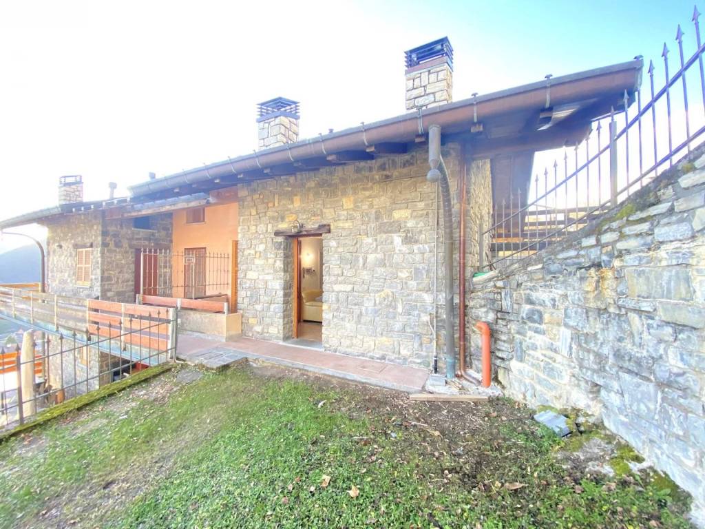 Appartamento a Alta valle intelvi in Via Novi V., 12 - Foto 2