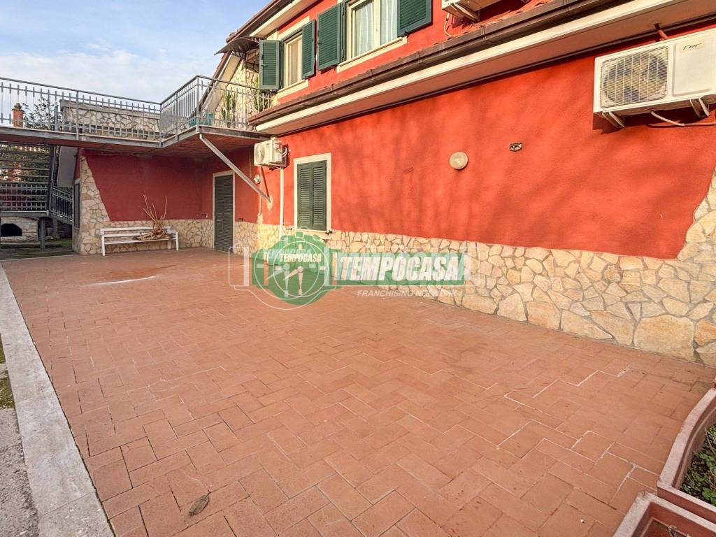 Villa a Anguillara sabazia in Via Pietro Nenni - Foto 2