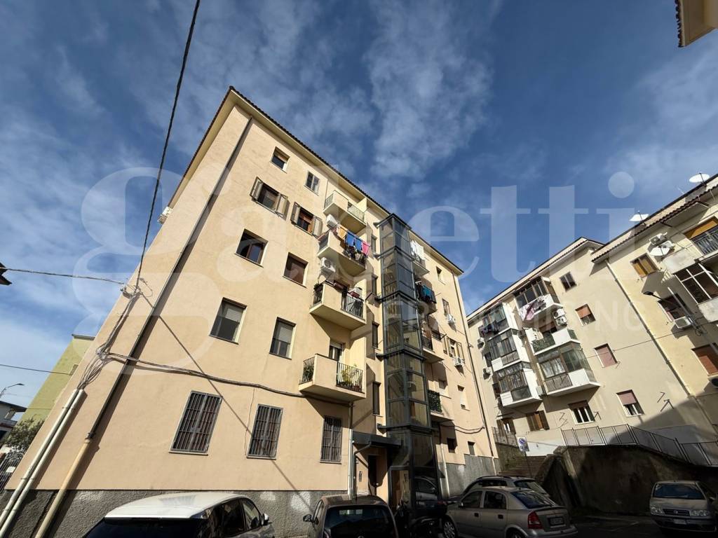 Appartamento a Catanzaro in VIA ANTONIO PURIFICATO, 34 - Foto 2