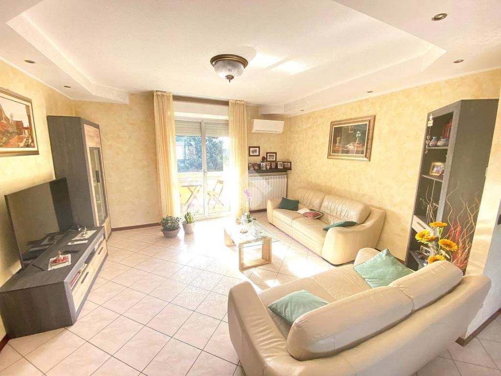 Appartamento a Samarate in Via S. Giovanni Bosco, 53 - Foto 2